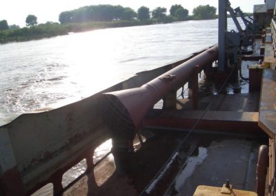 Buque en proceso de extracción