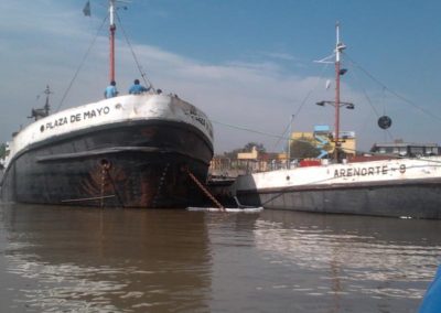 Plaza de Mayo y Arenorte 9 anclados en Dársena F